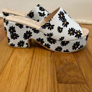 Matisse Floral Platform Miles. Size 9